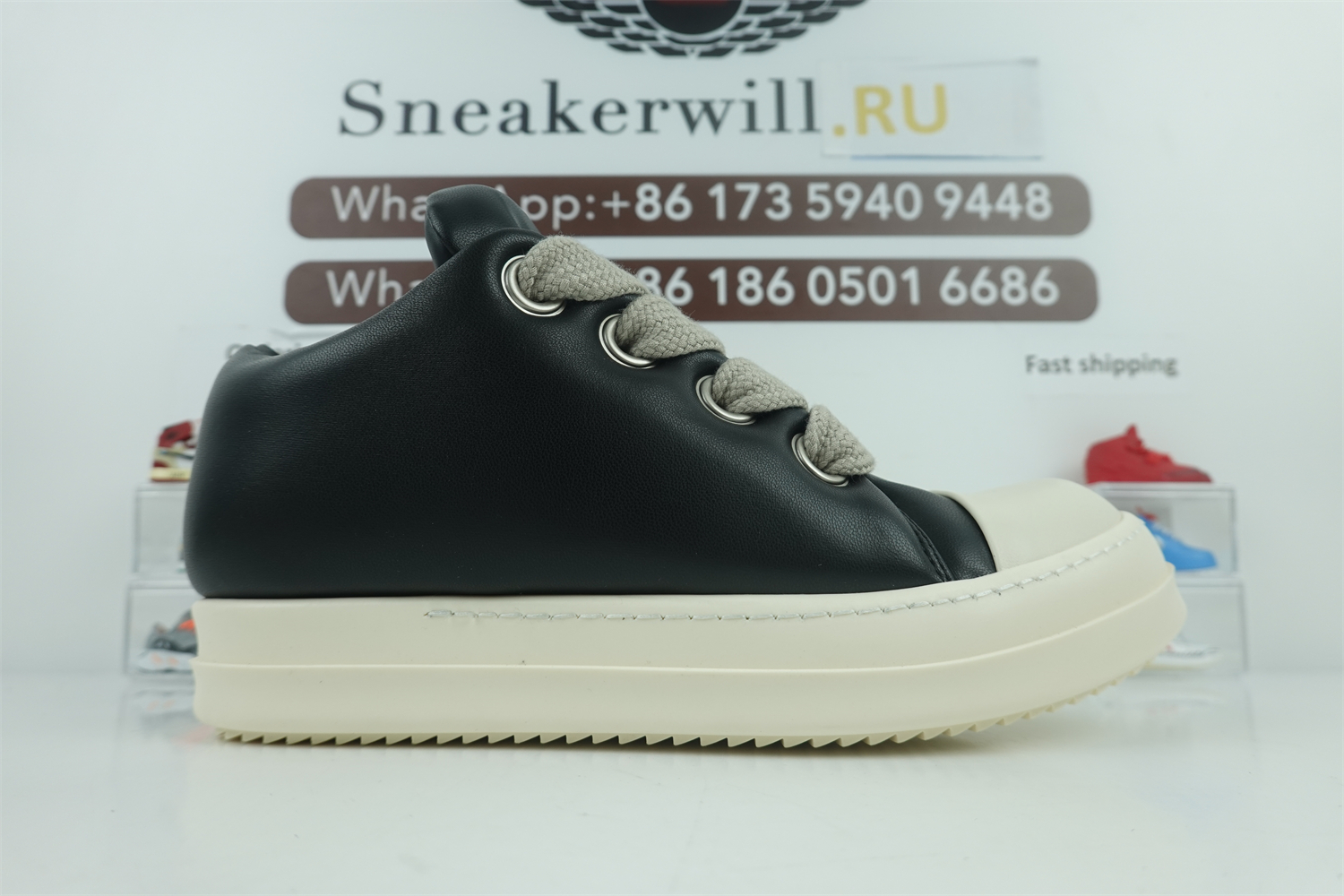 Jumbo Lace Padded Low Sneaker Black