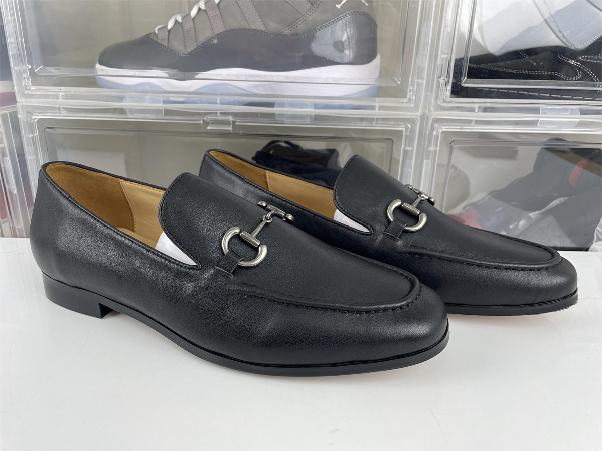 GUCCI Black with silver metal LOGO dress shoes