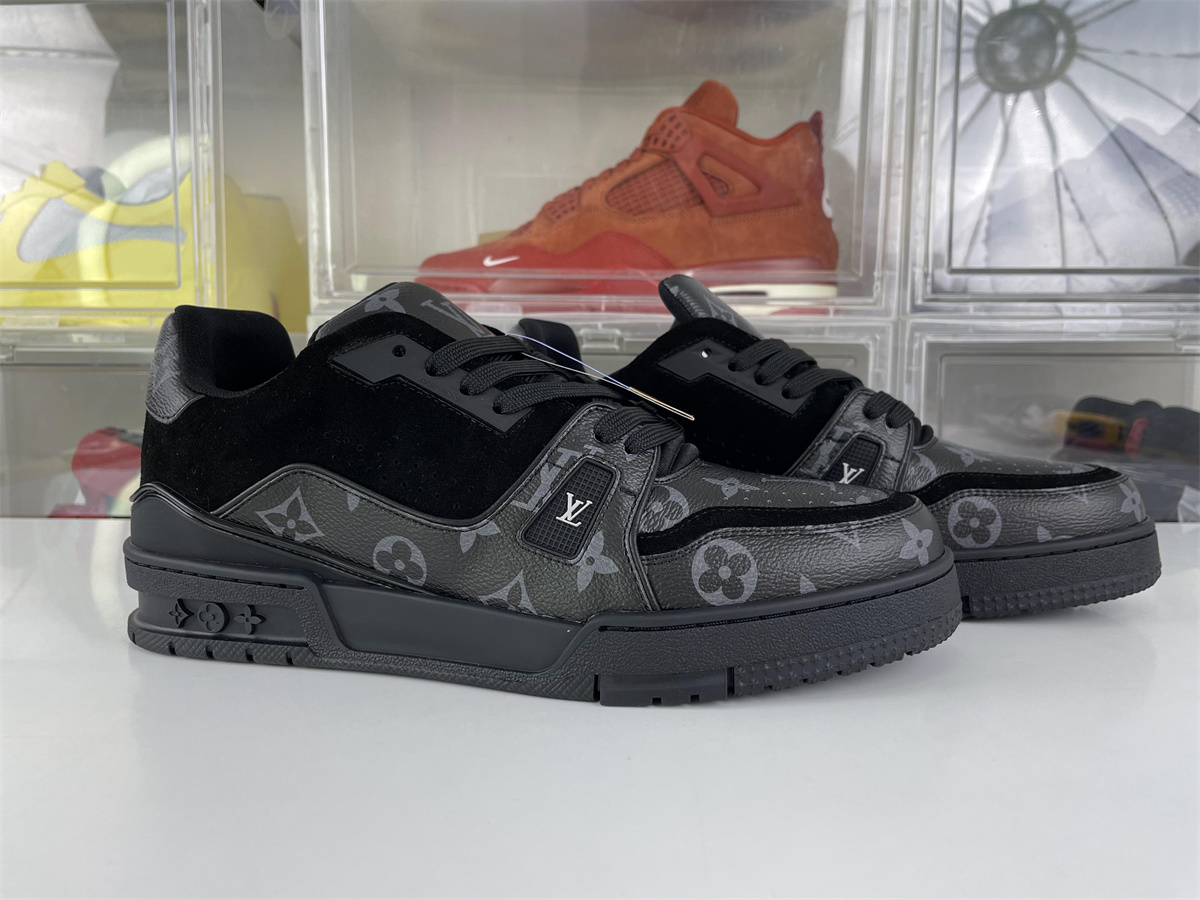 LV ARCH LIGHT Black skate sneaker with Suede material