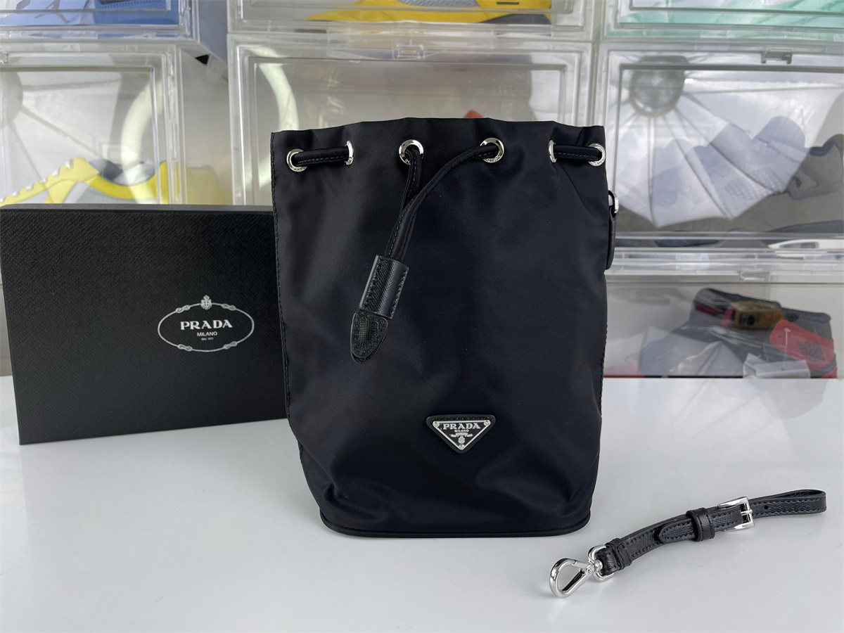 Prada Black Nylon Bucket bag, (23 x 10 x 6 cm)