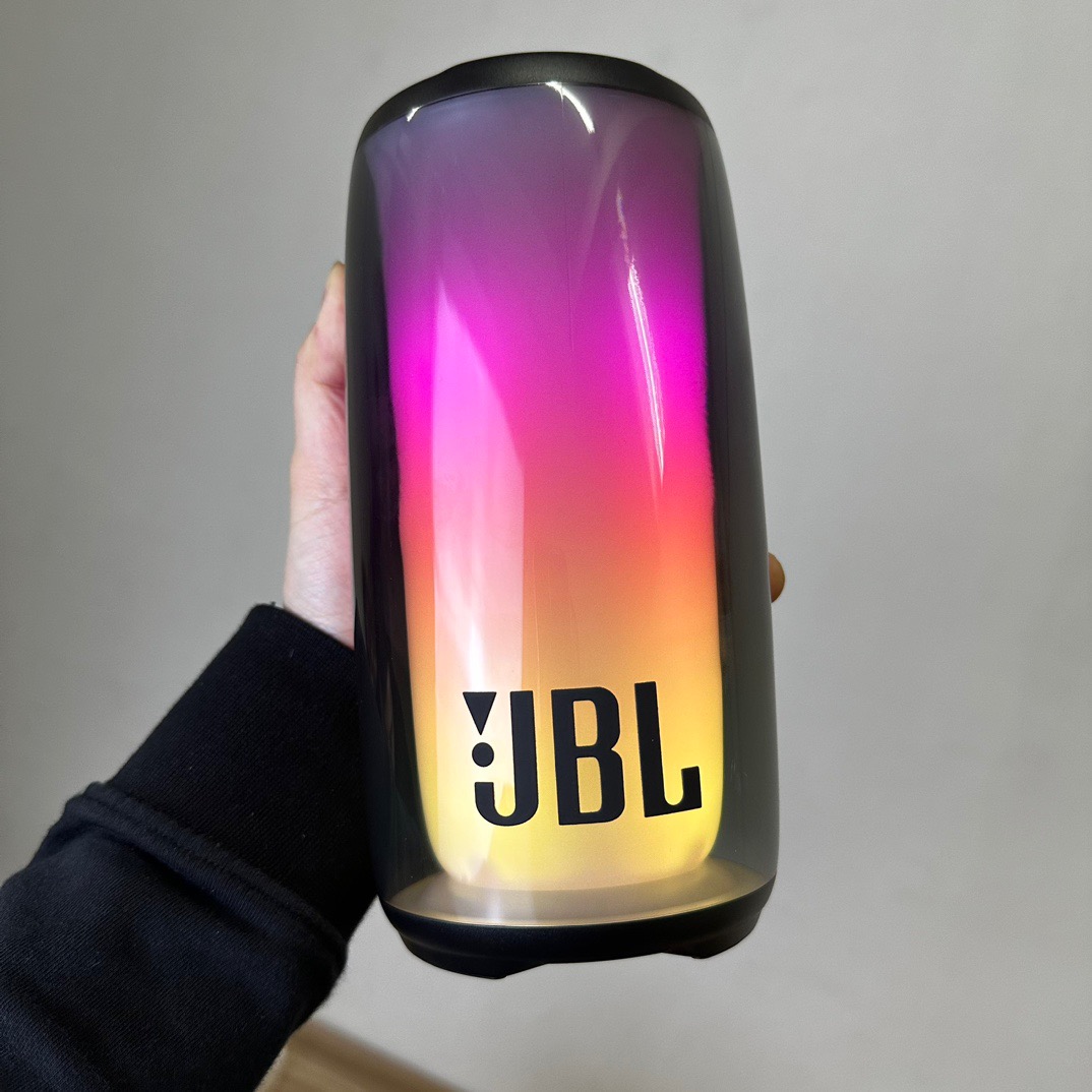 JBLLSE 6 Stereo, Blue teeth, color changes