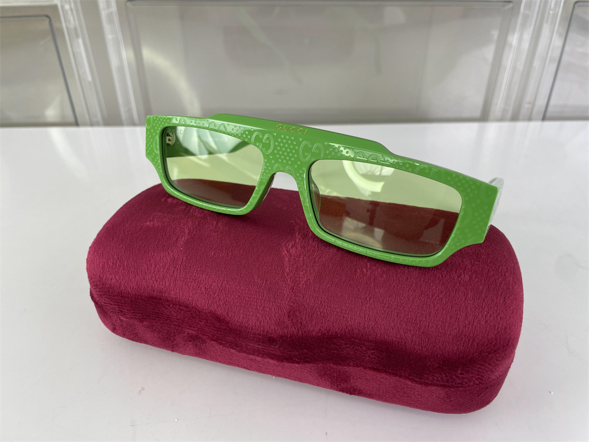GUCCI Green Plastic Sunglass