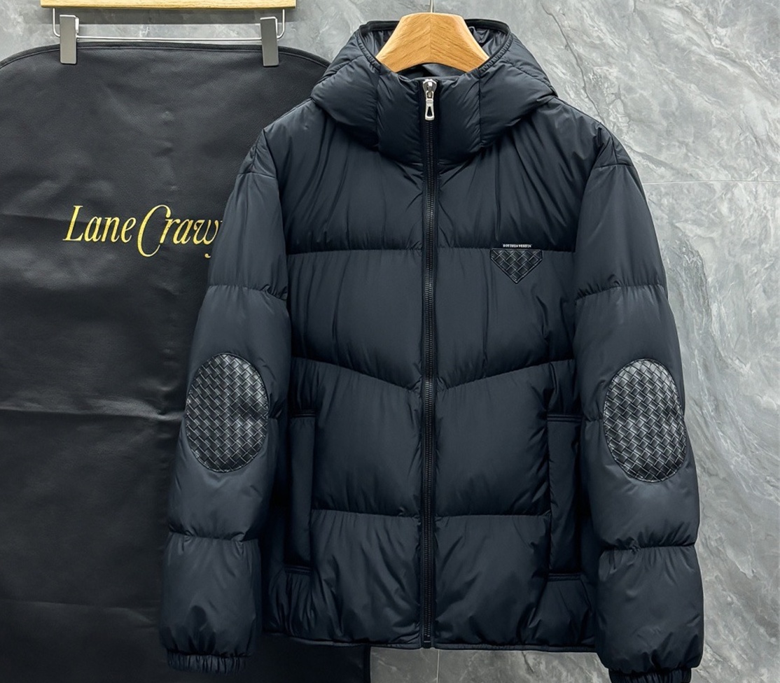 Bottega Veneta Black Winter Coat (very very light)  M- 4XL