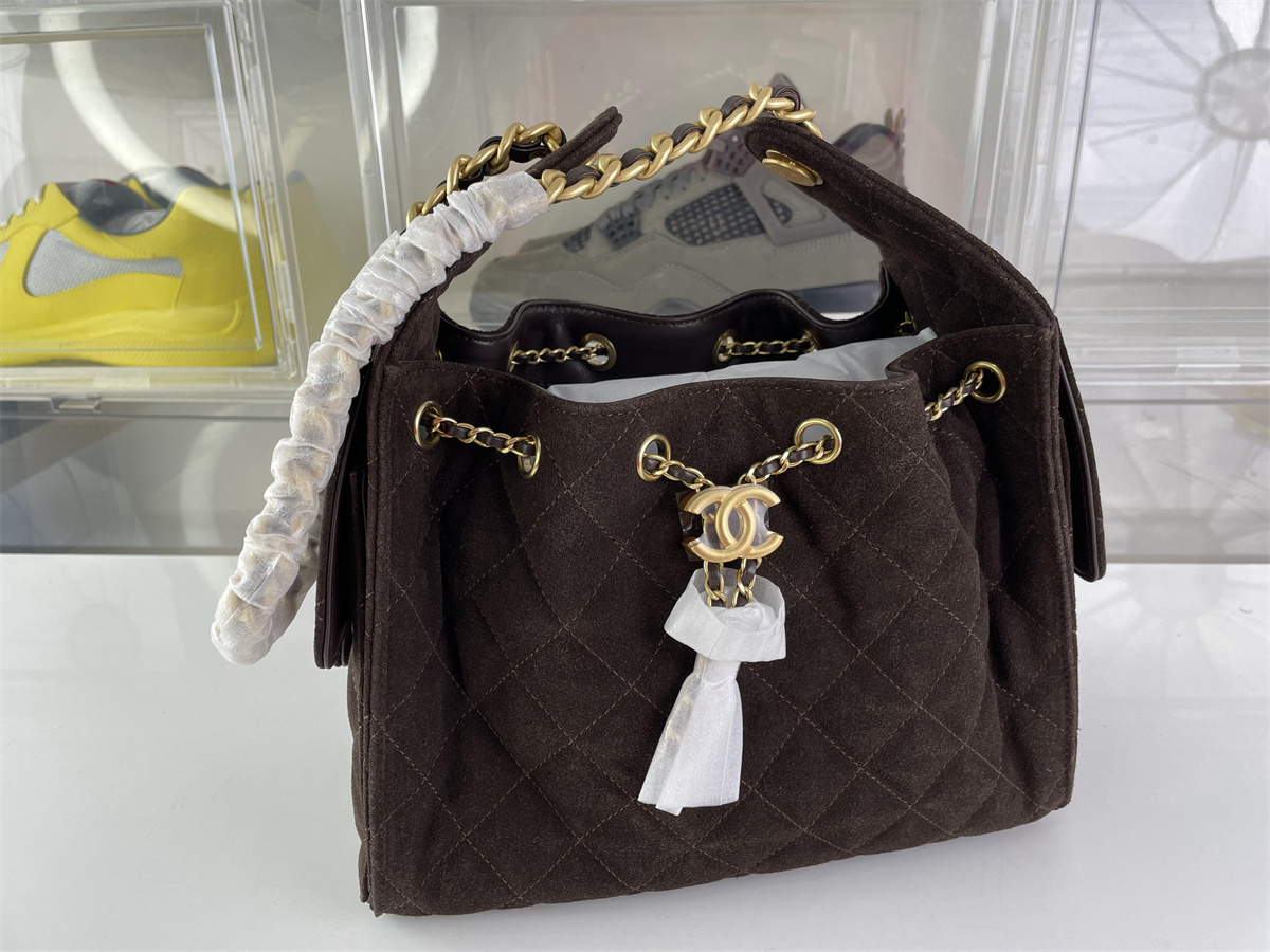 Chanel 25 Hobo Brown Suede bag with retro gold chain, ( 36 x 26 x 14 cm)