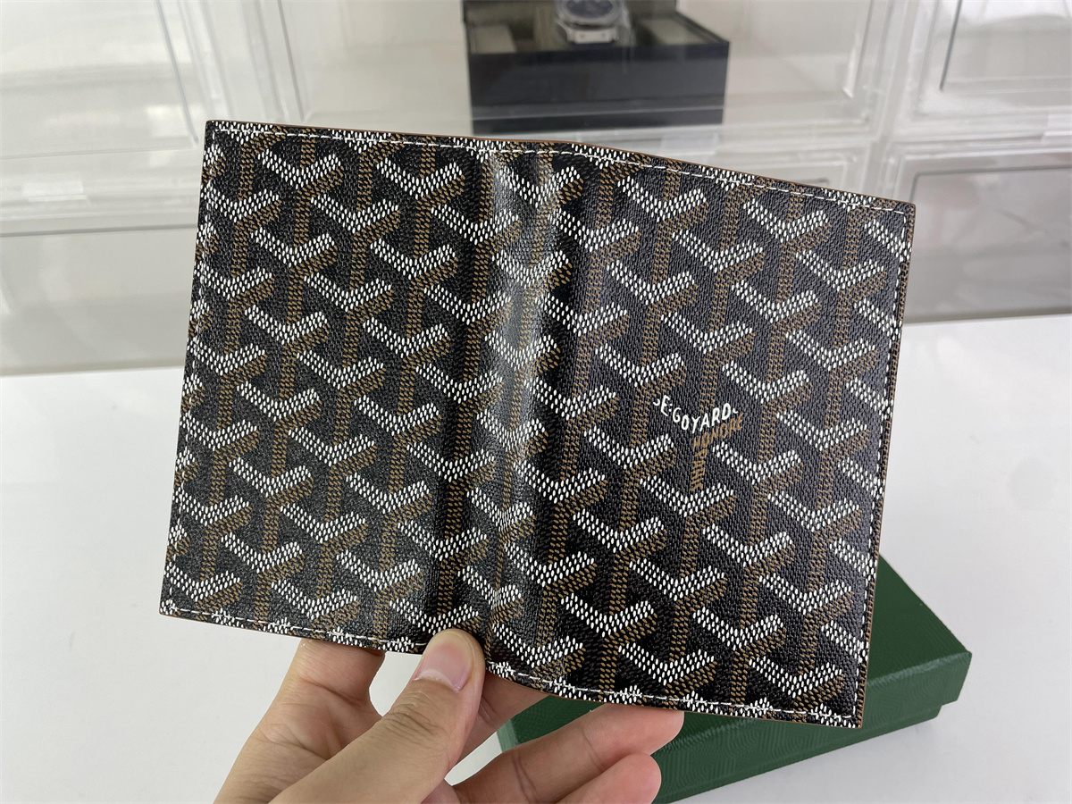 GOYARD Black Brown Passport with Yellow Inner, ( 14x 10 x 1.5cm)