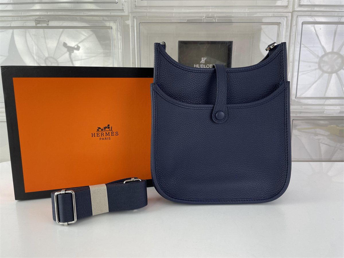 Hermes Evelyne Cowhide blue Handling bag, 28cm