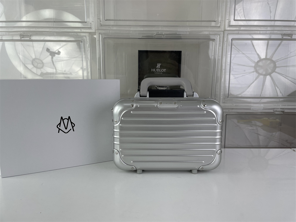 RIMOWA Topas Piccolo Aluminium Silver bag, ( 26.2 x 18.7 x 8.8 cm)