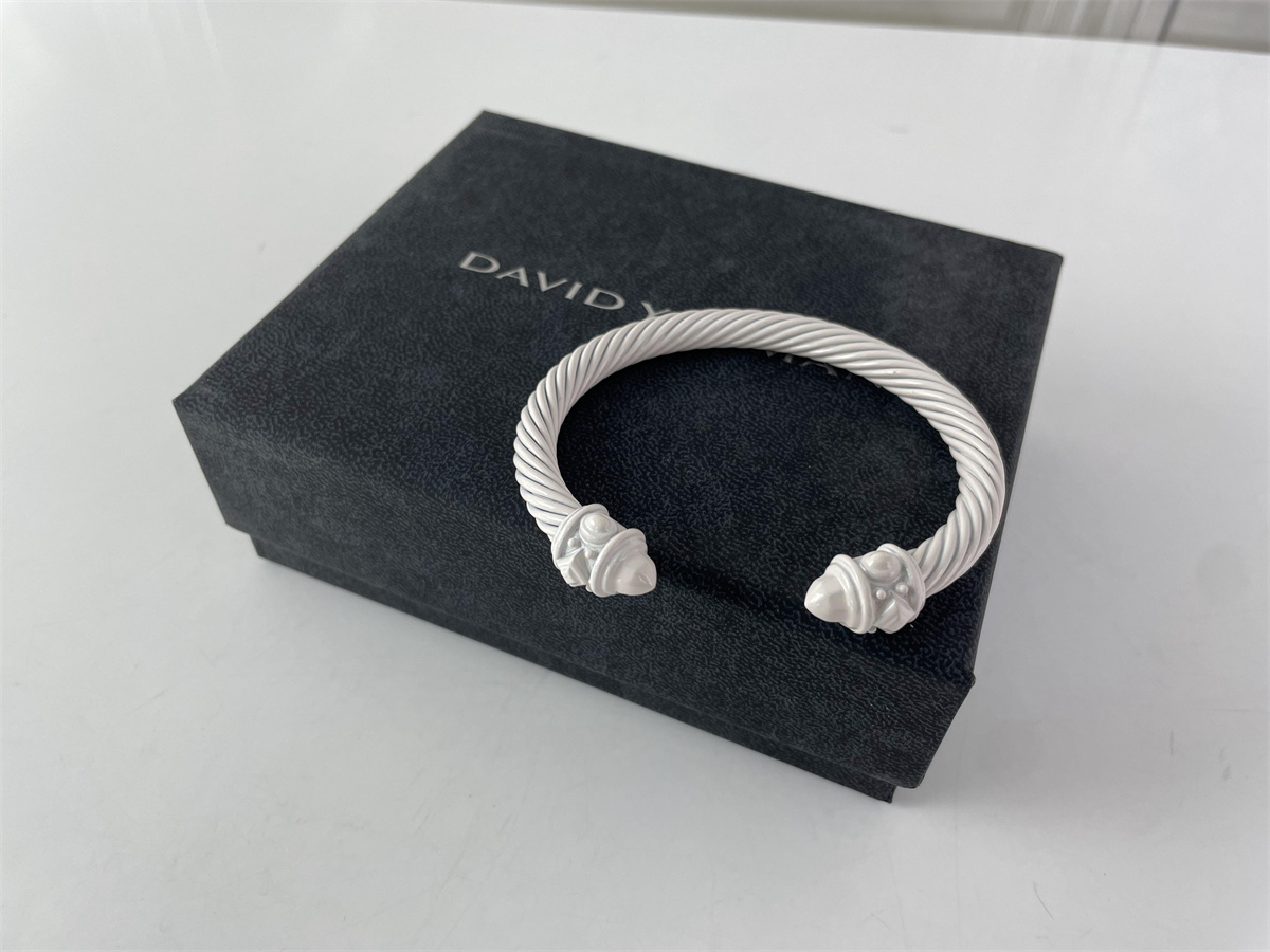 DAVID YURMAN White Bracelet. (19,20,21,22cm)