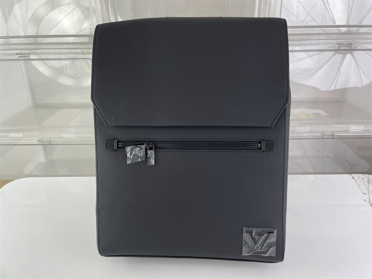 LV Louis Vuitton Black Flap backpack, ( 40X 30 X 11 CM)