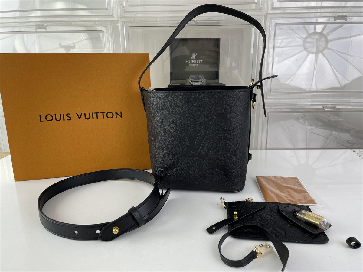 LV Louis Vuitton Black Leather Embossed Mark Lady's Bucket Bag, (18 x 16 x 12 cm)