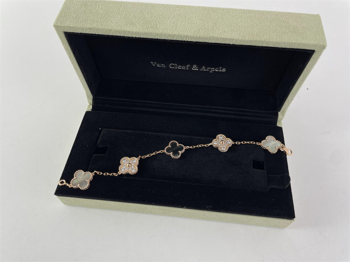 Van Cleef & Arpels Gold Emerald Bracelet